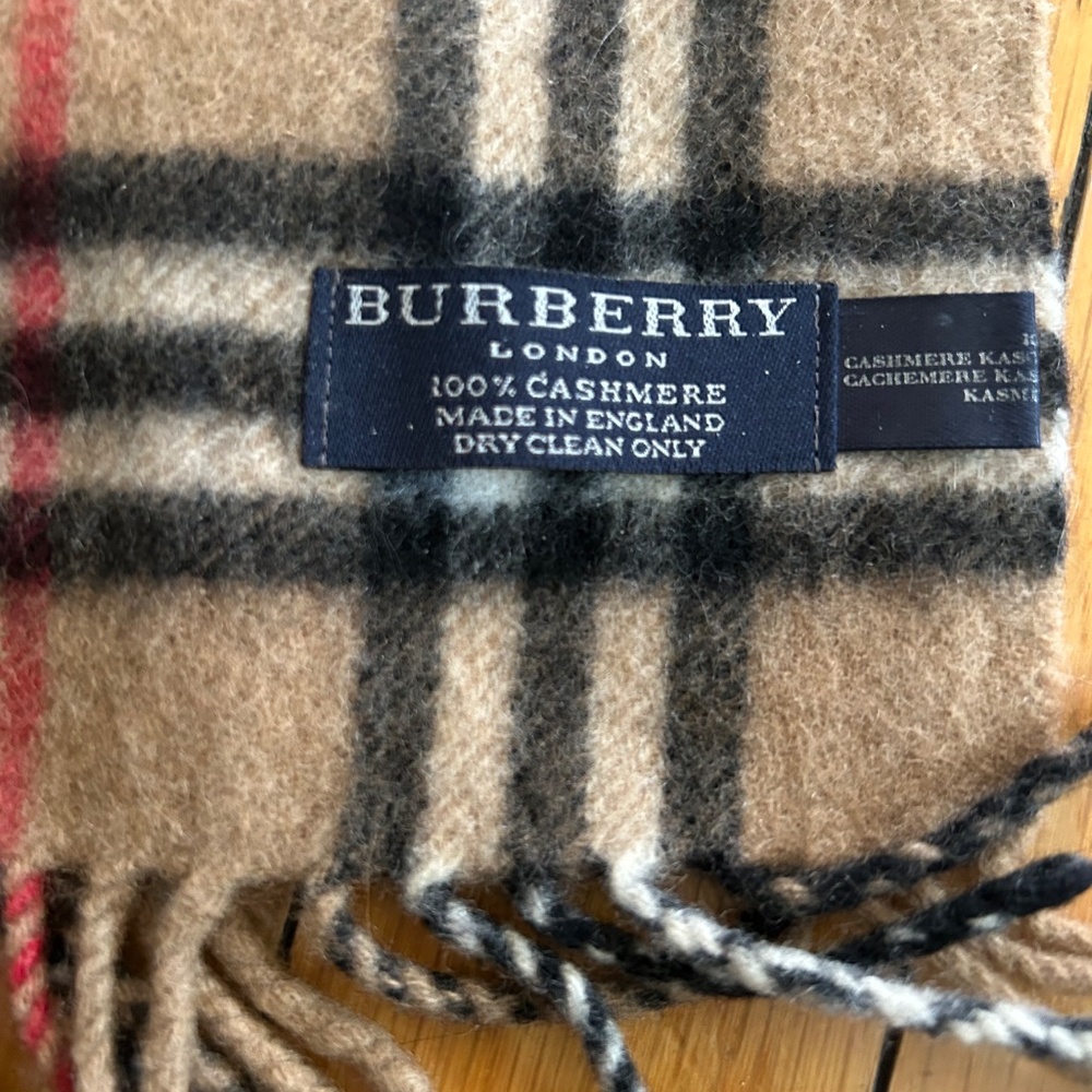 Burberry camel cashmere scarf - Picture 2 of 3